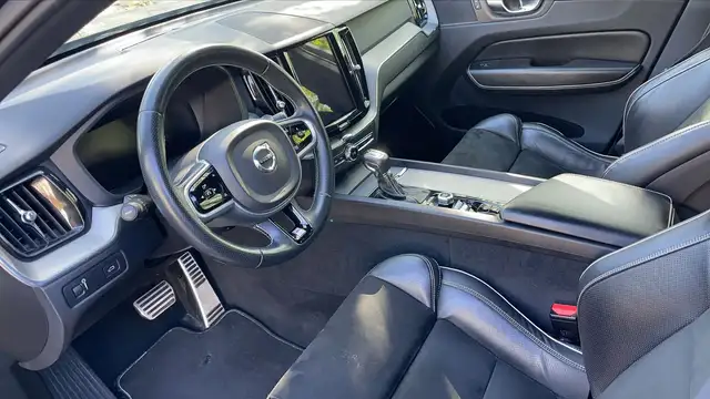 Volvo XC60 view 8