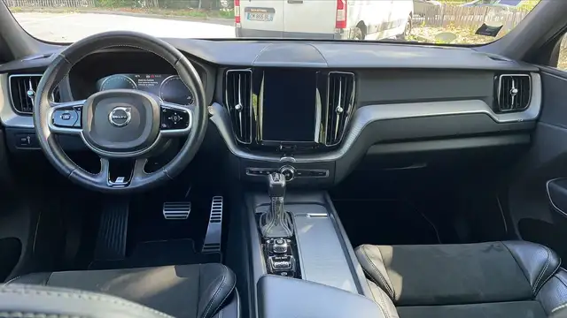 Volvo XC60 view 11