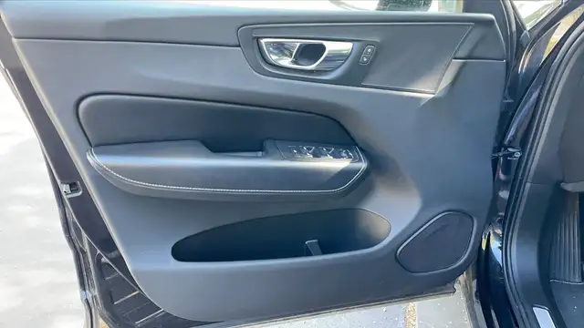 Volvo XC60 view 7