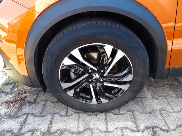Peugeot 2008 view 3