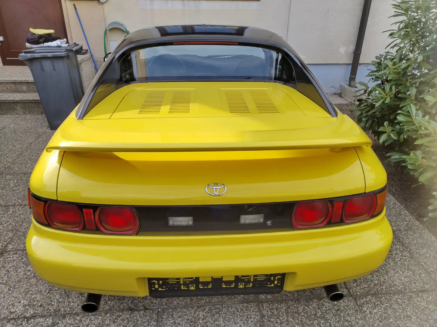 Toyota MR 2 Coupe Gelb - 2