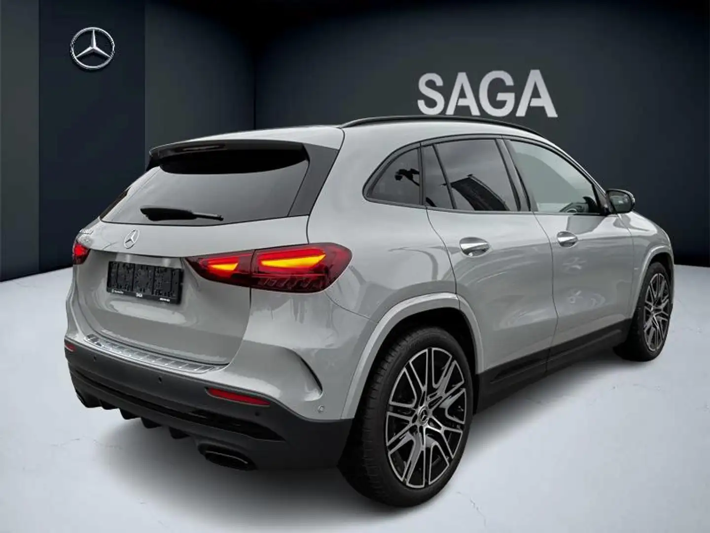 Mercedes-Benz GLA 180 d AMG Line Gris - 2