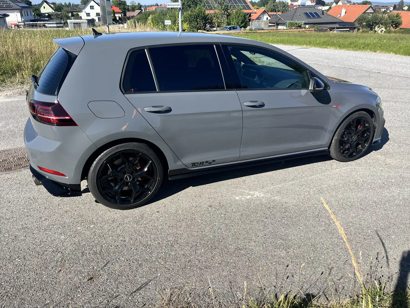 Volkswagen Golf GTI TCR 2,0 TSI DSG Performance mit Akrapovic AGA Grau - 2