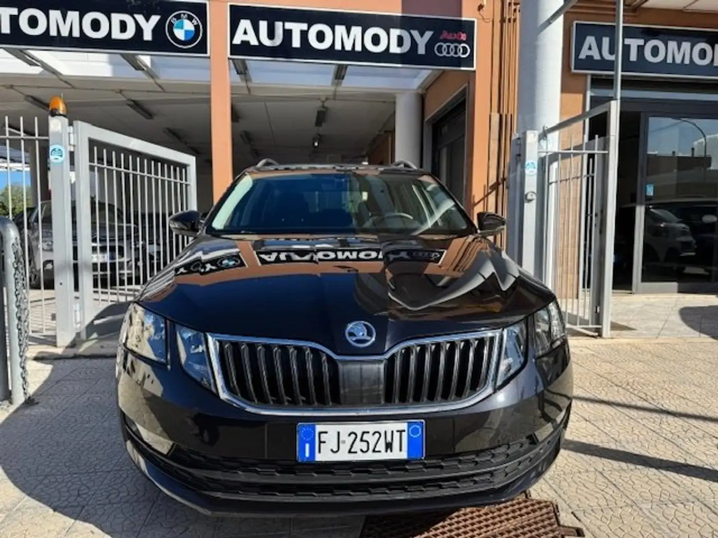 Skoda Octavia Octavia Wagon 1.6 tdi Executive 115cv my18 Nero - 2