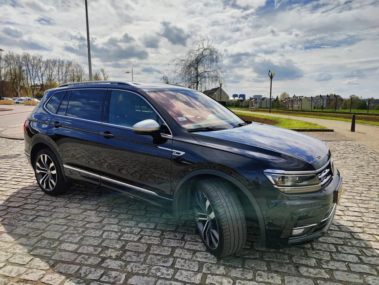 Volkswagen Tiguan Allspace 2.0 TDI SCR 4Motion R-Line - 2