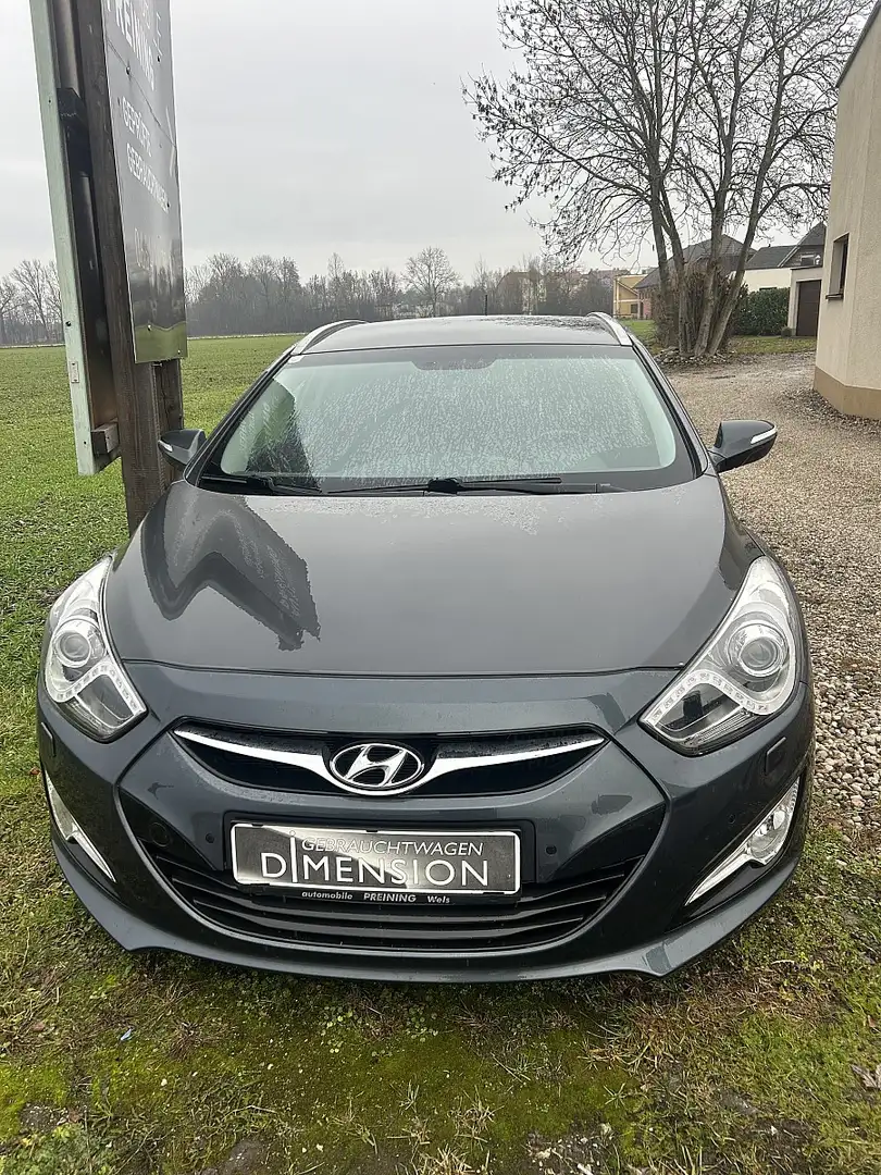 Hyundai i40 Style 1,7 CRDi DPF Aut. Grau - 2