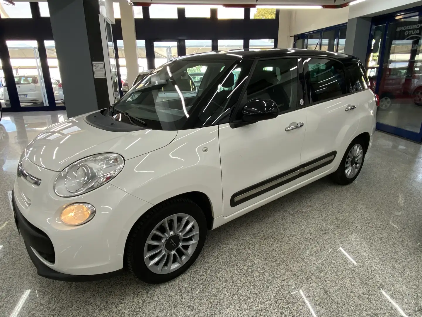 Fiat 500L Living 1.6 mjt Lounge 105cv Bianco - 2