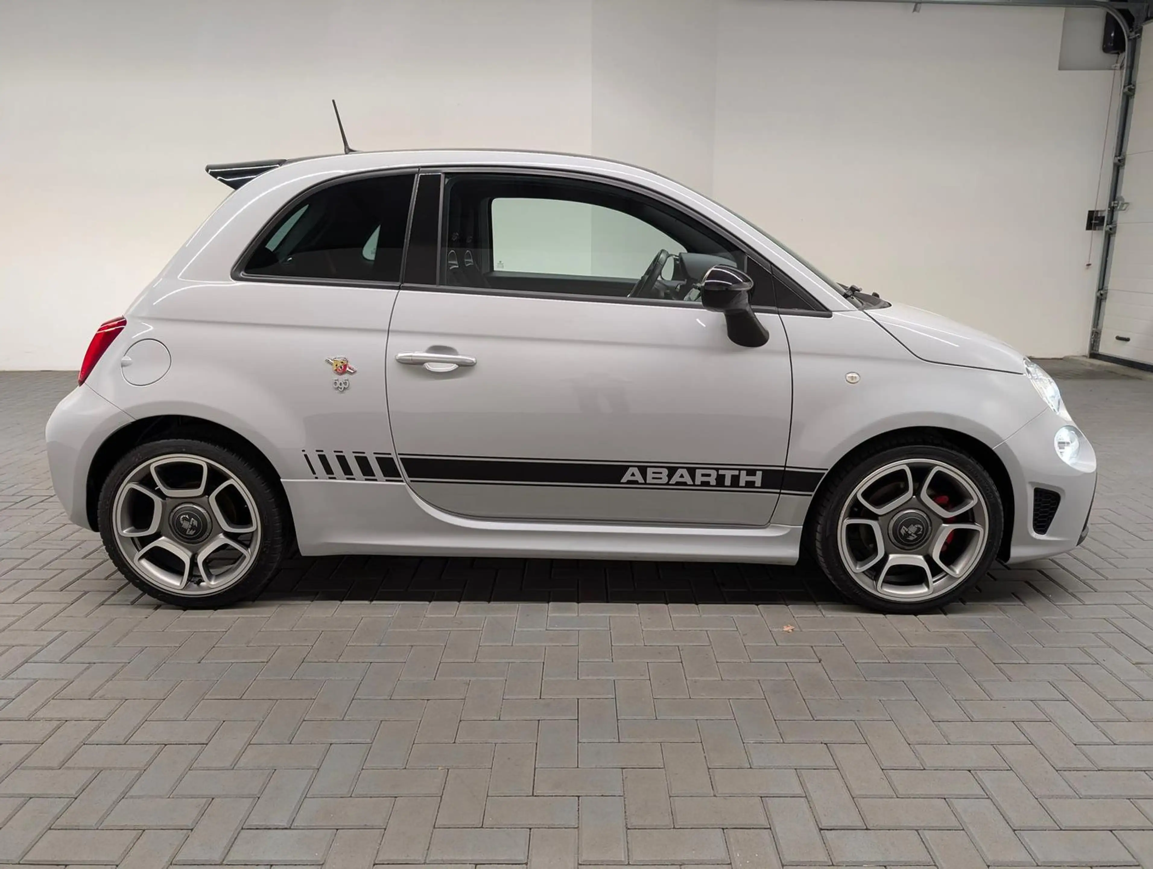 Abarth 595 Bi-Xenon/U-Connect/Beats/PDC/DAB/17-LM — photo 6