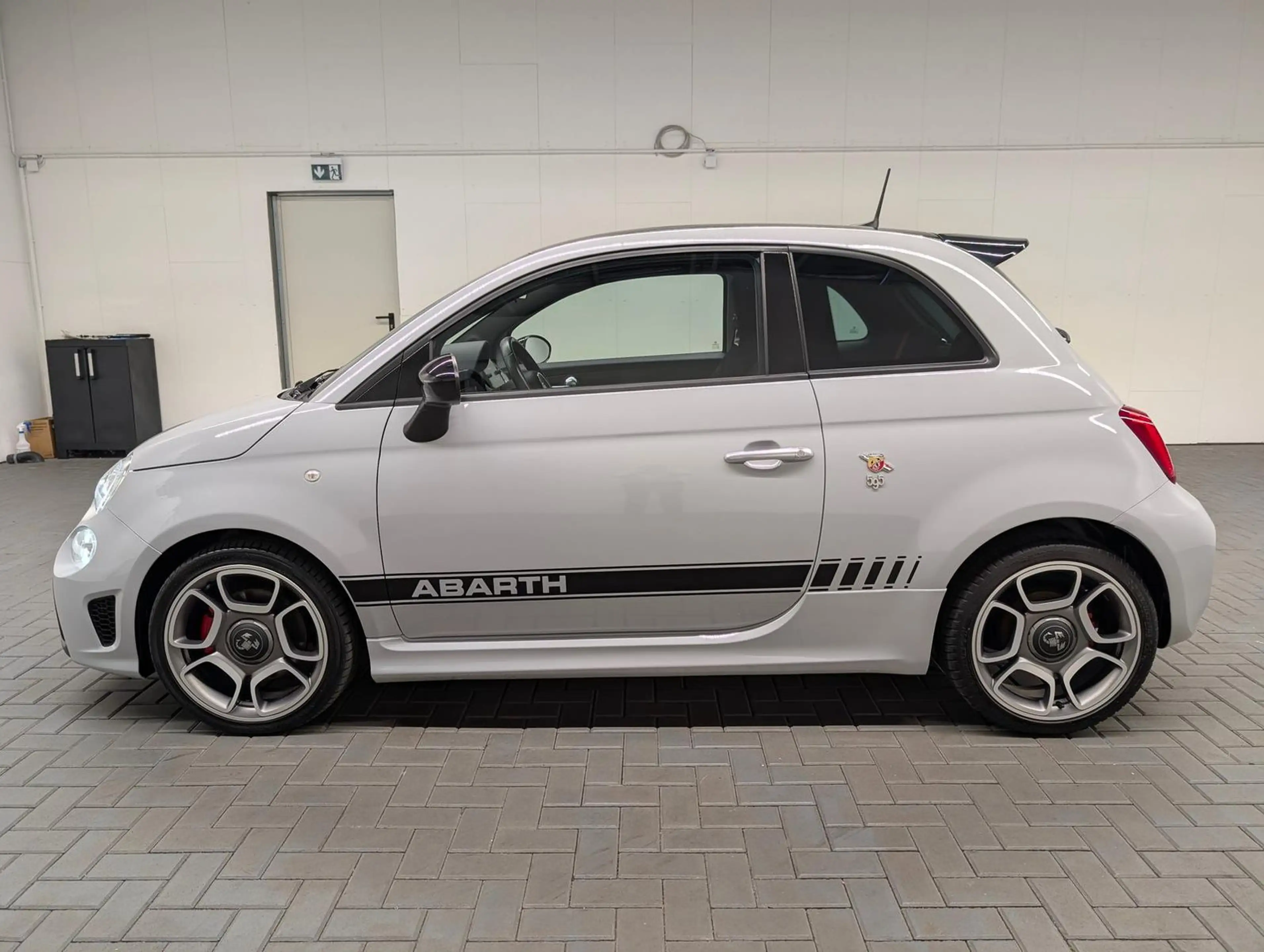 Abarth 595 Bi-Xenon/U-Connect/Beats/PDC/DAB/17-LM — photo 2