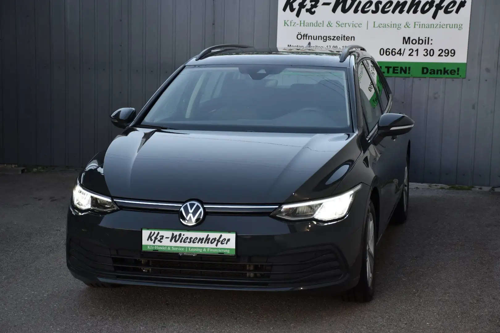 Volkswagen Golf VIII 2.0 TDI Life DSG / Service & Pickerl NEU / Grau - 2