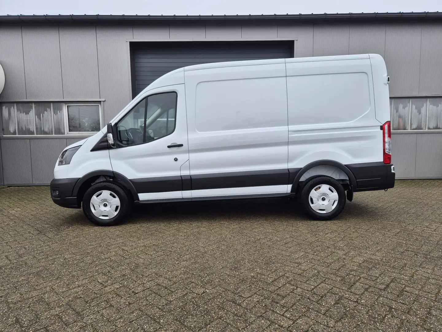 Ford Transit L2H2 2.0 EcoBlue 130PS Trend 3,5t 3-Sitzer AHK Sit Weiß - 2