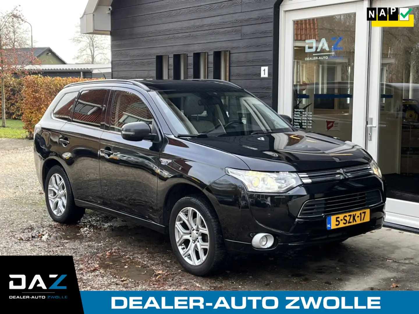Mitsubishi Outlander 2.0 PHEV Instyle+ Aut/Ecc/Leer/Navi/Dak Noir - 1