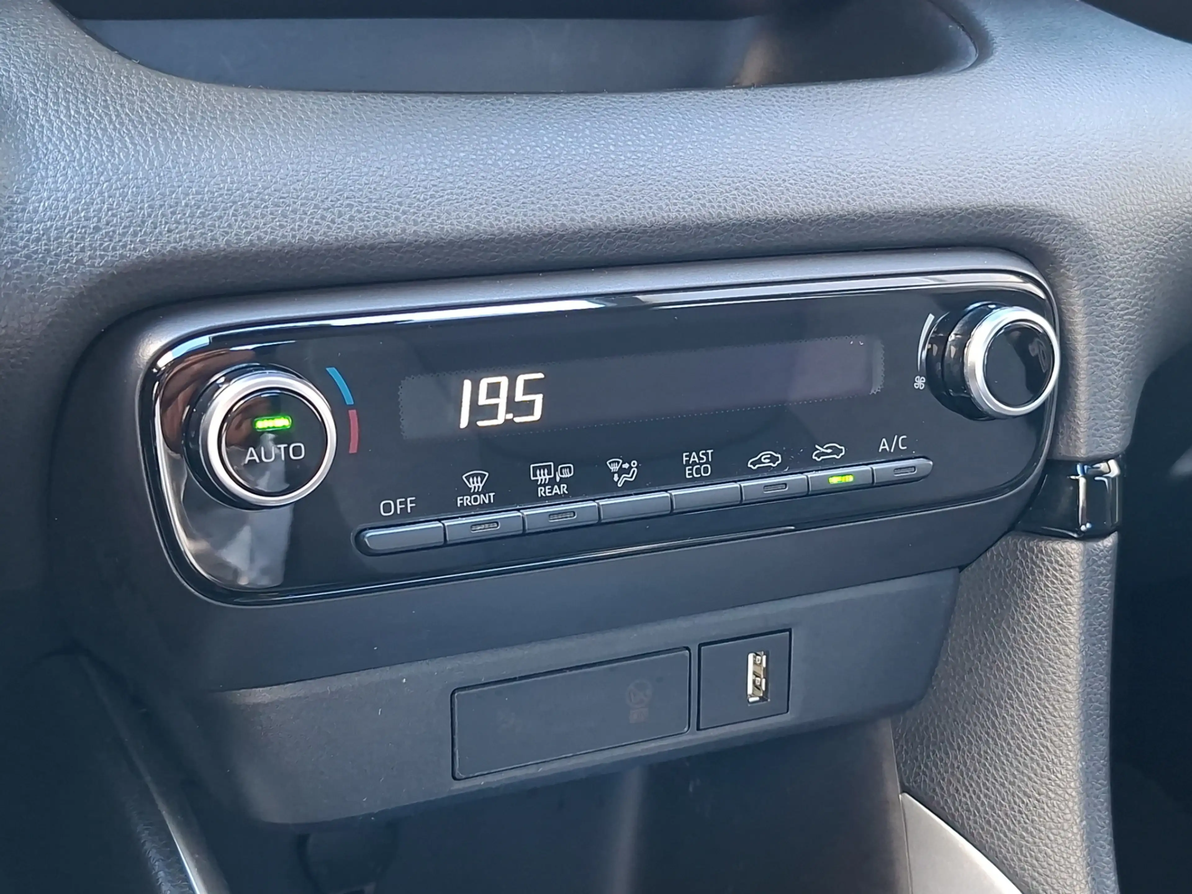 Toyota Yaris 1.5 Hybrid Dynamic | Dealer onderhouden | Climate — photo 10