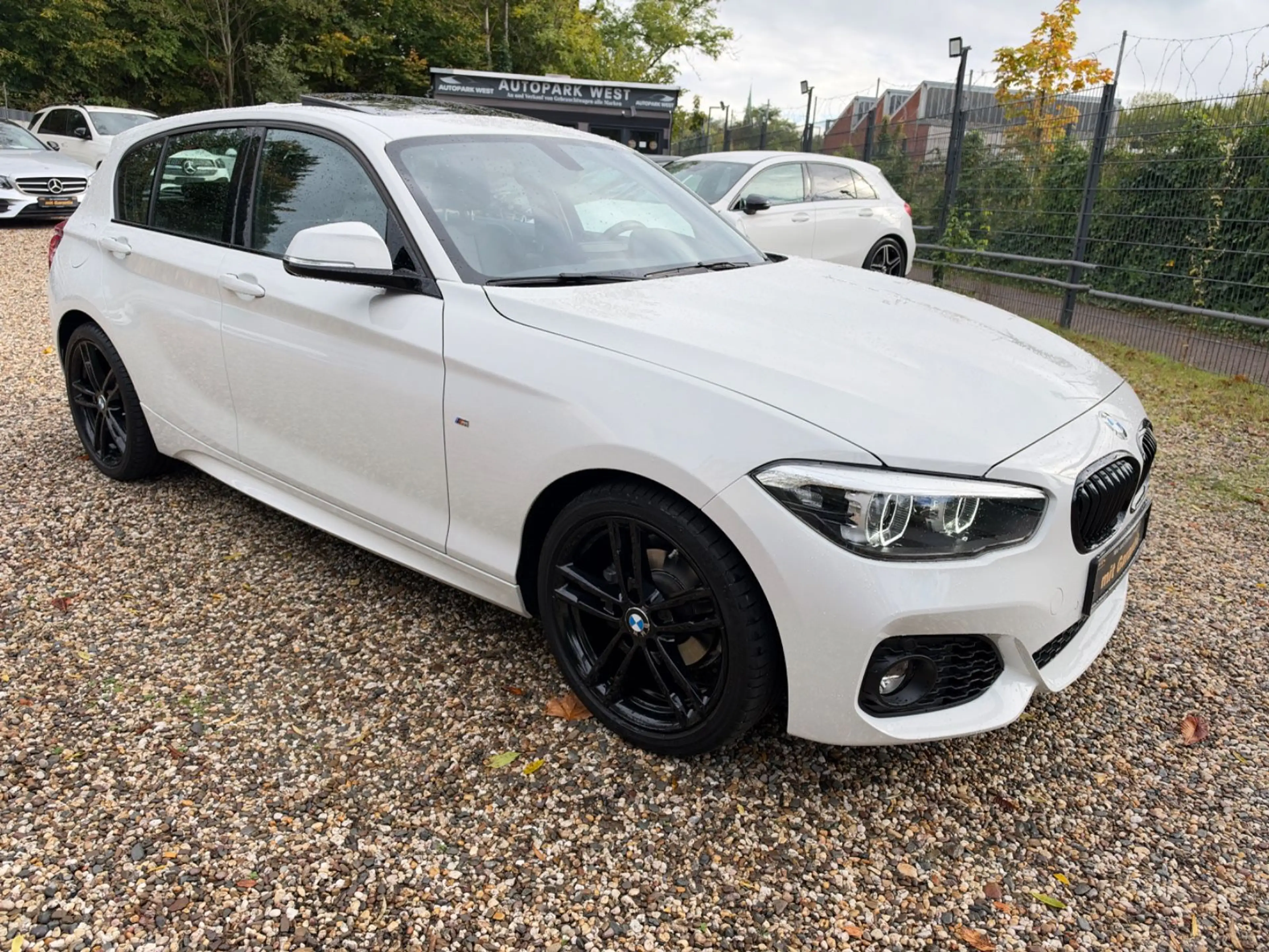 BMW 118 i Edition M Sport Shadow //S.DACH*LEDER — photo 3