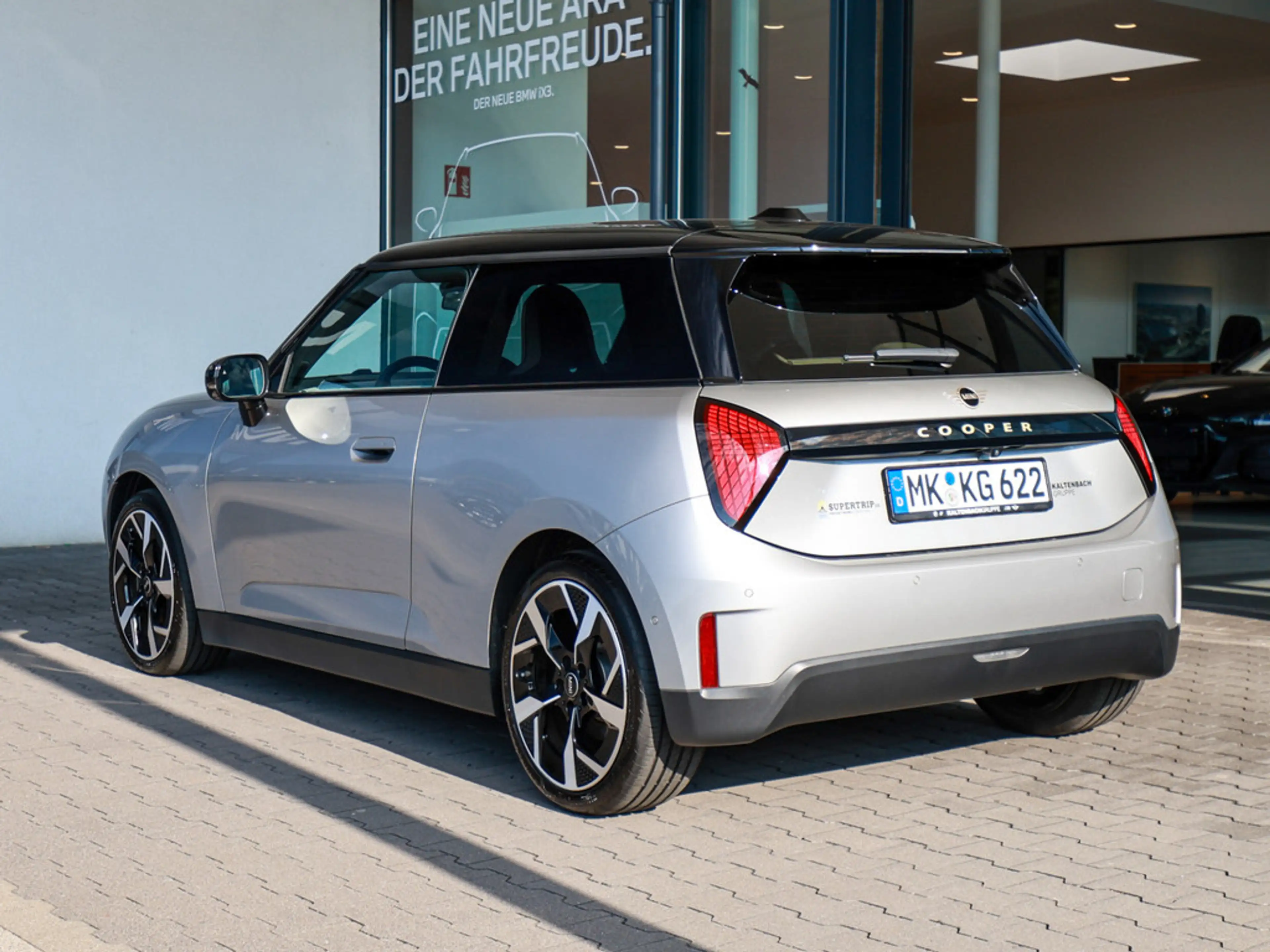 MINI Cooper E Favoured Trim PANO HUD LED NAVI SHZ — photo 7