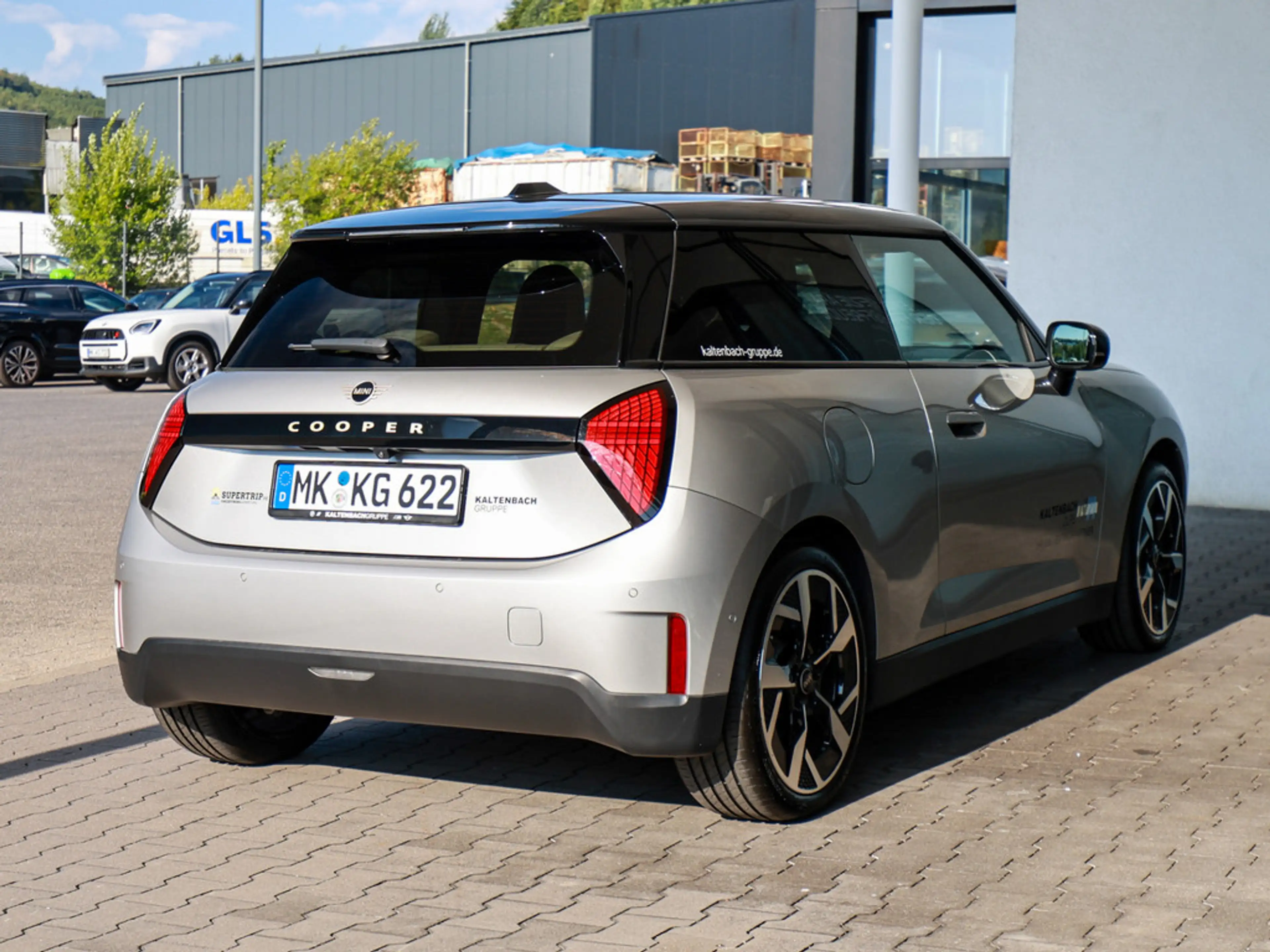MINI Cooper E Favoured Trim PANO HUD LED NAVI SHZ — photo 5