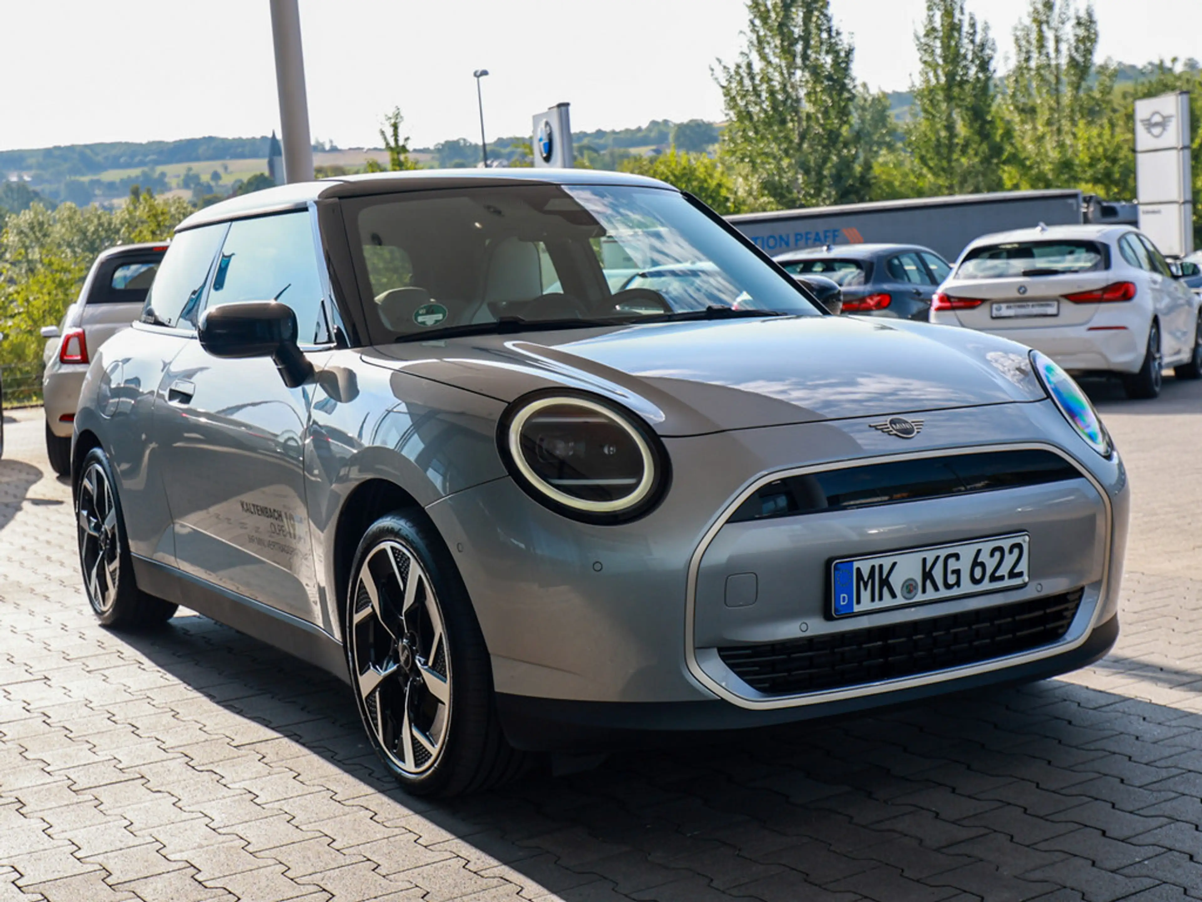 MINI Cooper E Favoured Trim PANO HUD LED NAVI SHZ — photo 4