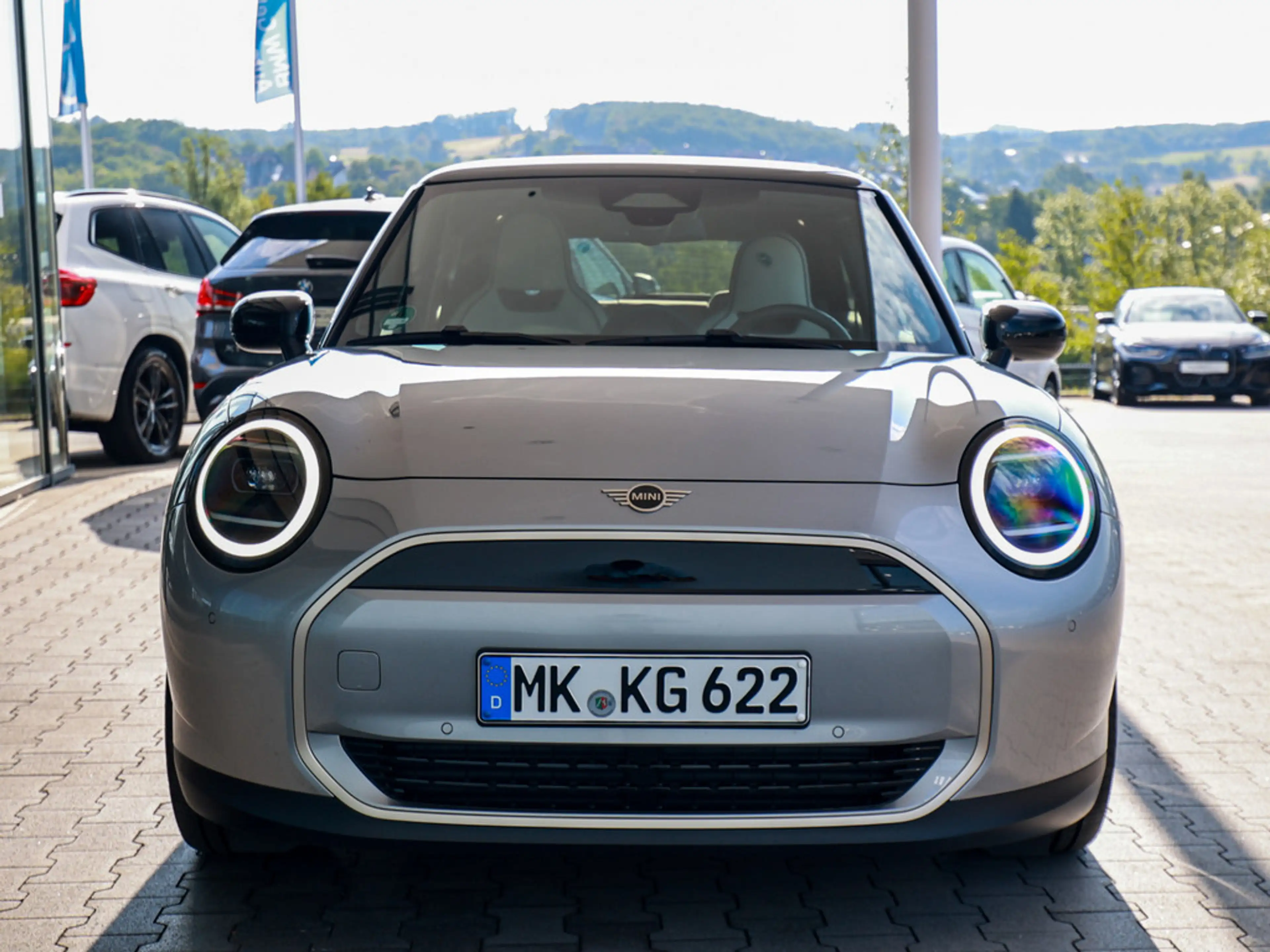 MINI Cooper E Favoured Trim PANO HUD LED NAVI SHZ — photo 3