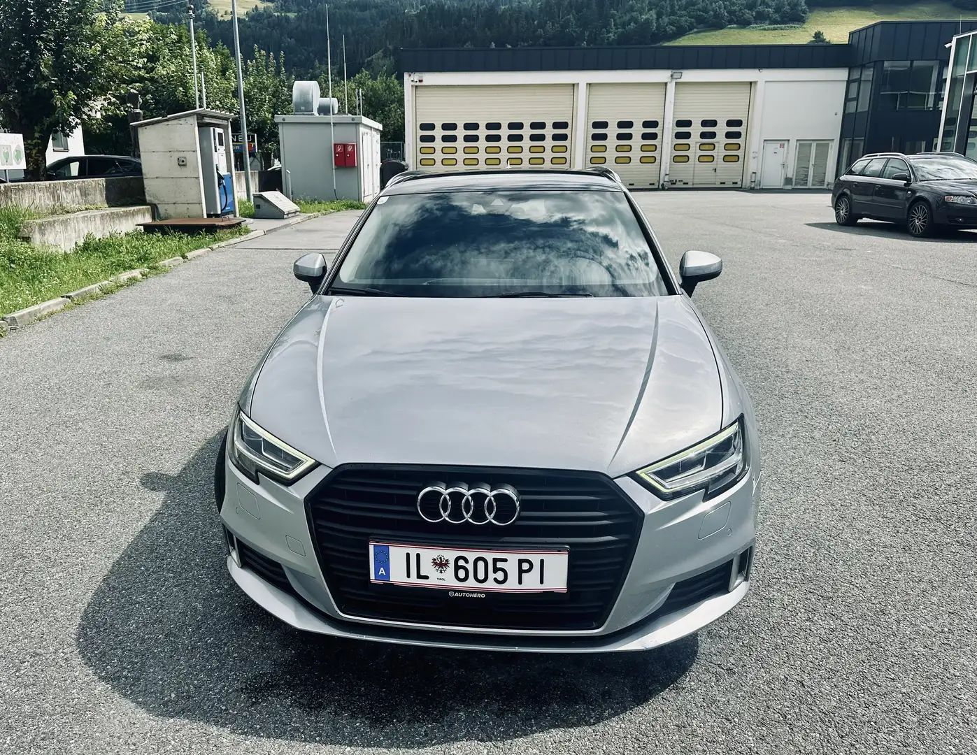 Audi A3 2,0 TDI S-tronic, Virtual, ACC Grau - 2