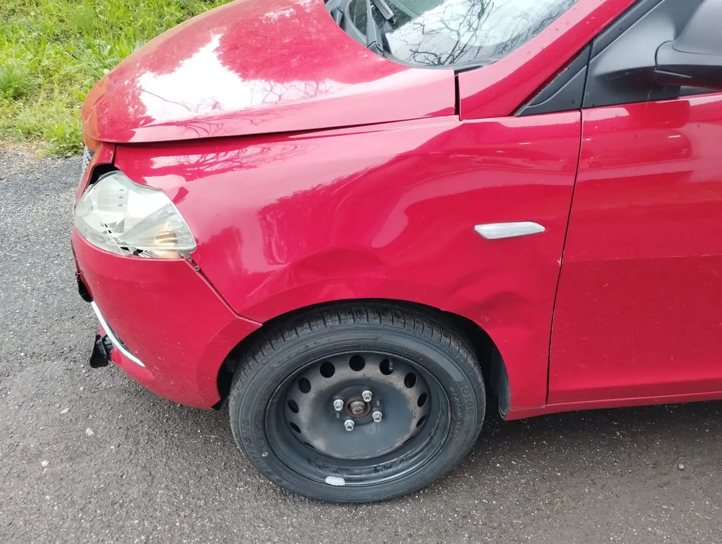 Lancia Ypsilon 1.2 Silver 69cv vettura ideale x neopatentati Rosso - 2