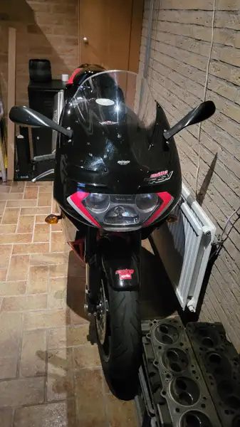 Aprilia RSV Mille - foto 2