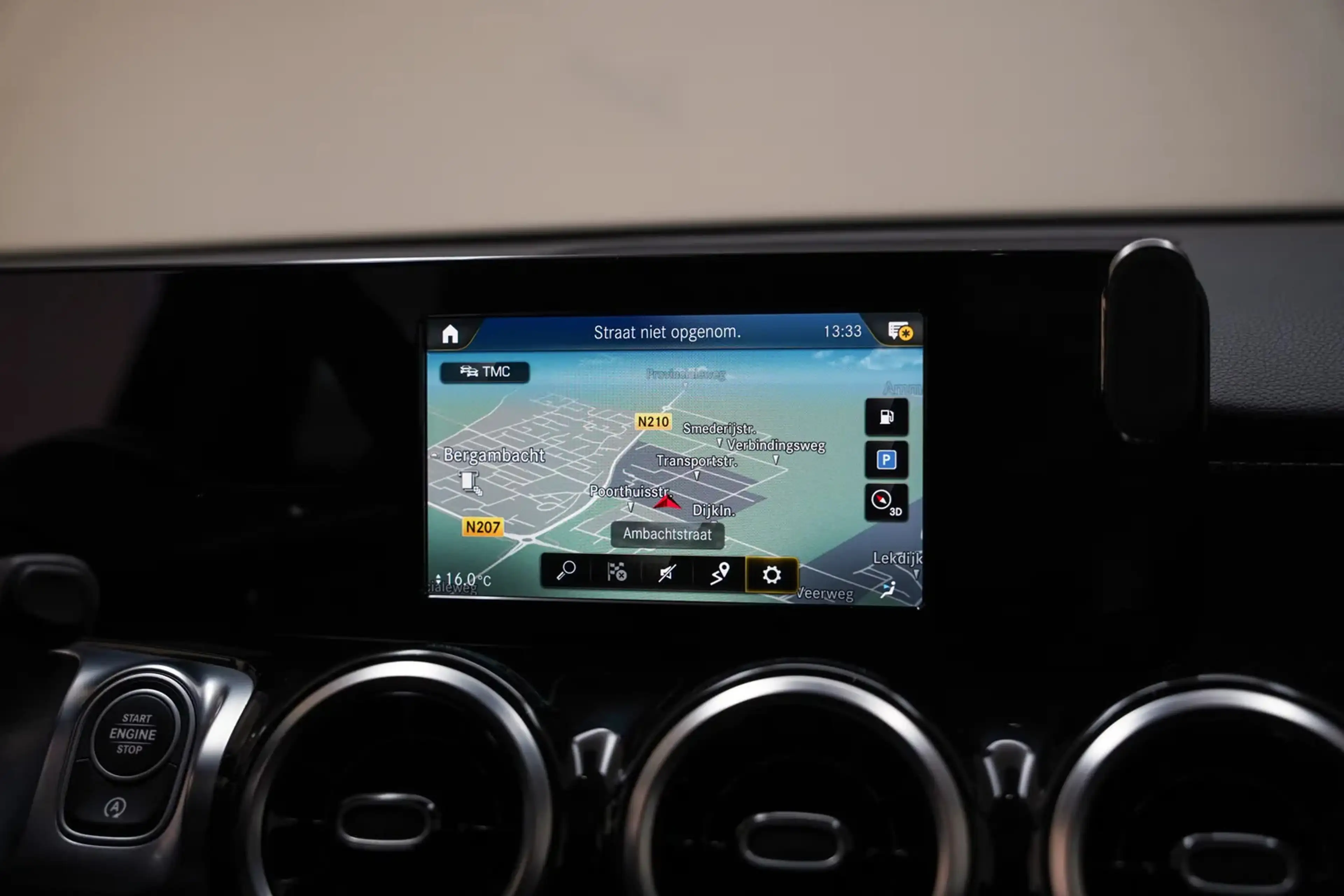 Mercedes-Benz GLB 200 AMG Premium Plus Aut. [ Panorama Apple/Android Cam — photo 10
