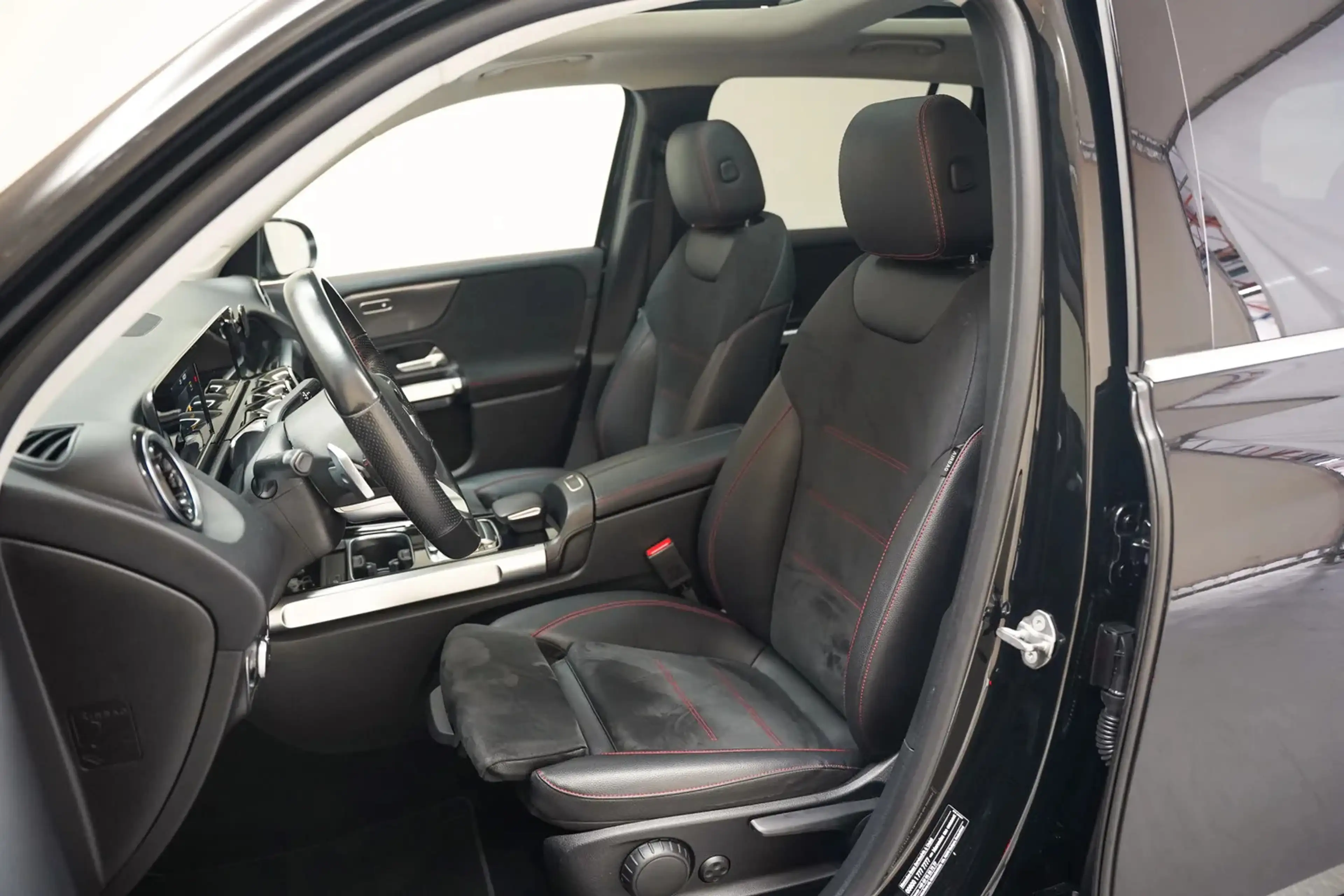Mercedes-Benz GLB 200 AMG Premium Plus Aut. [ Panorama Apple/Android Cam — photo 13
