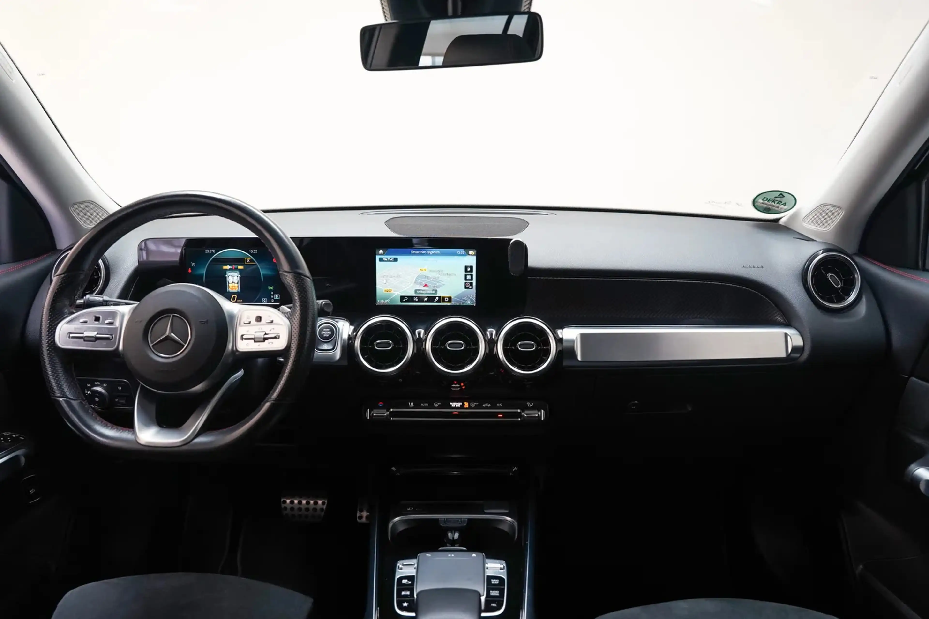 Mercedes-Benz GLB 200 AMG Premium Plus Aut. [ Panorama Apple/Android Cam — photo 4