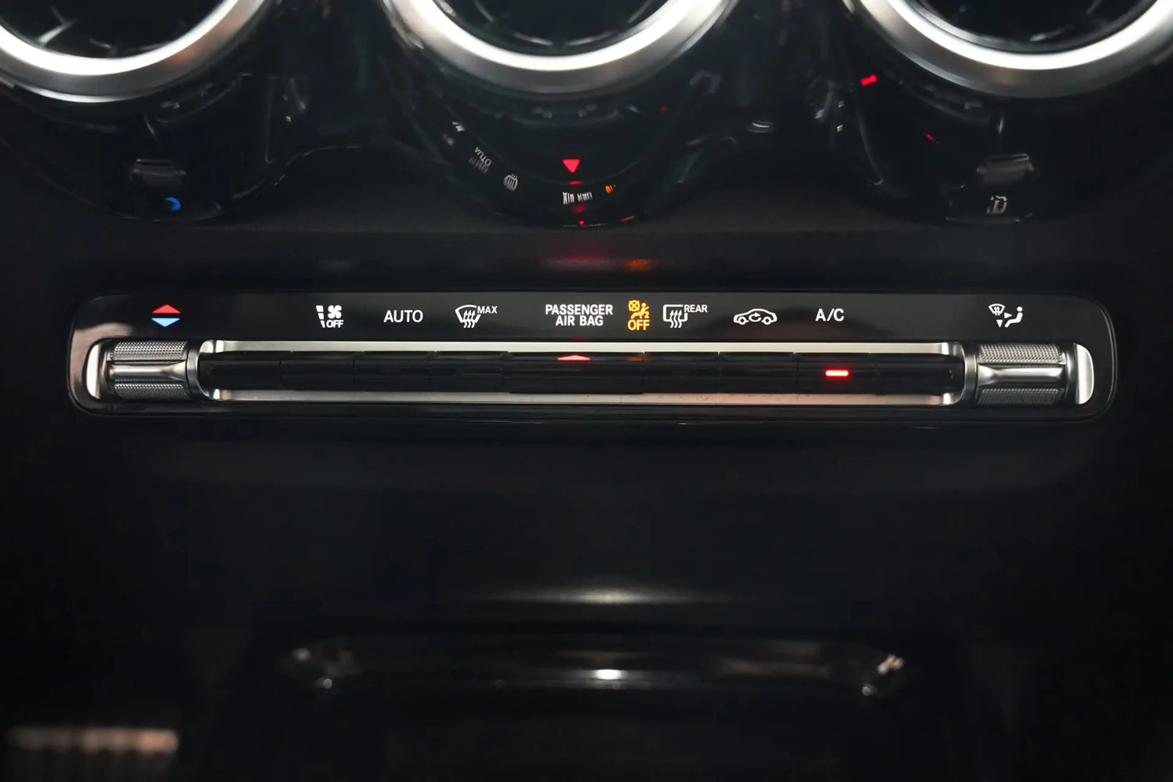 Mercedes-Benz GLB 200 AMG Premium Plus Aut. [ Panorama Apple/Android Cam — photo 11