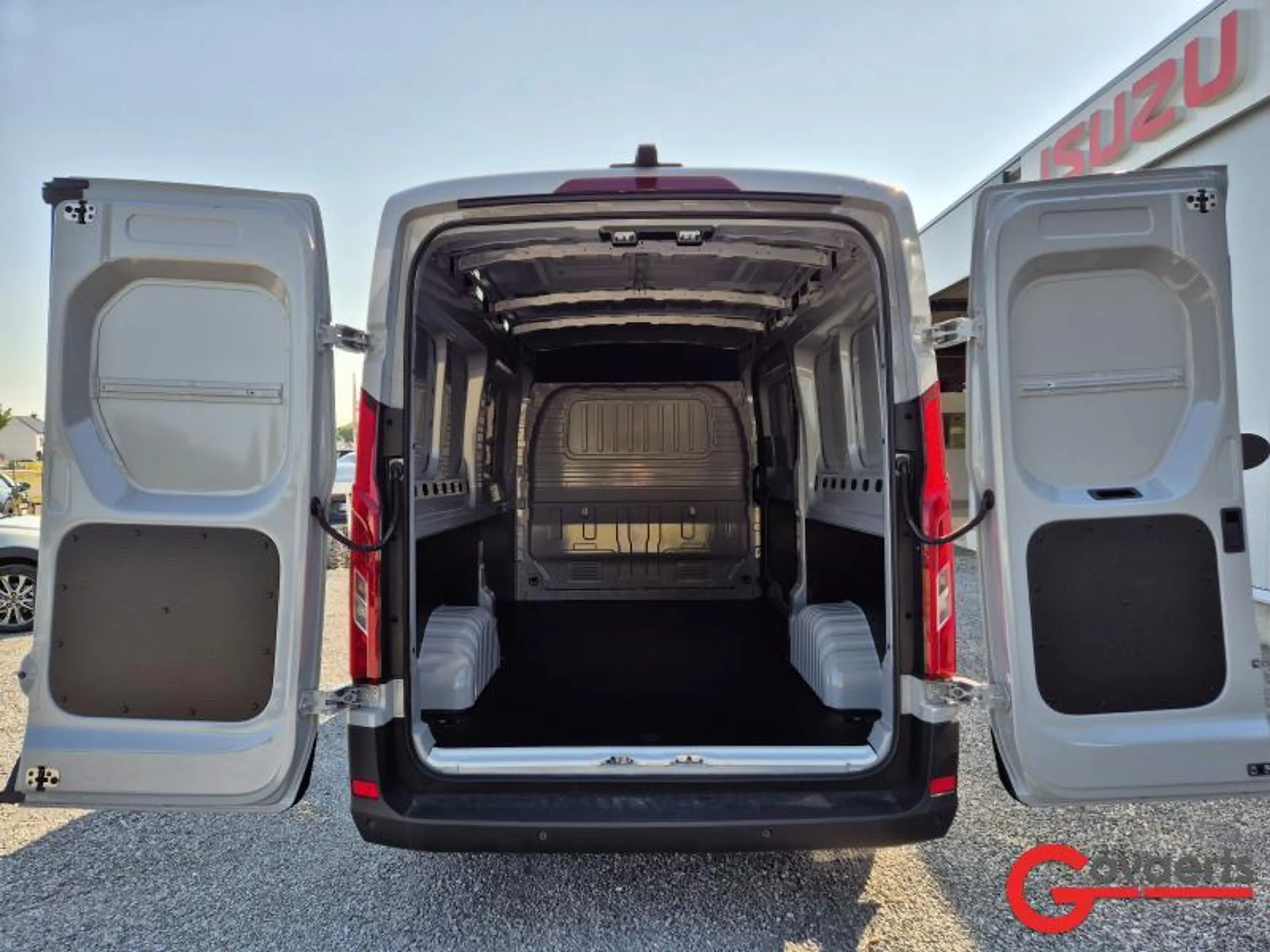 Maxus Deliver 9 2.0 HDi L3H2 Luxury 147PK Man 6 — photo 10