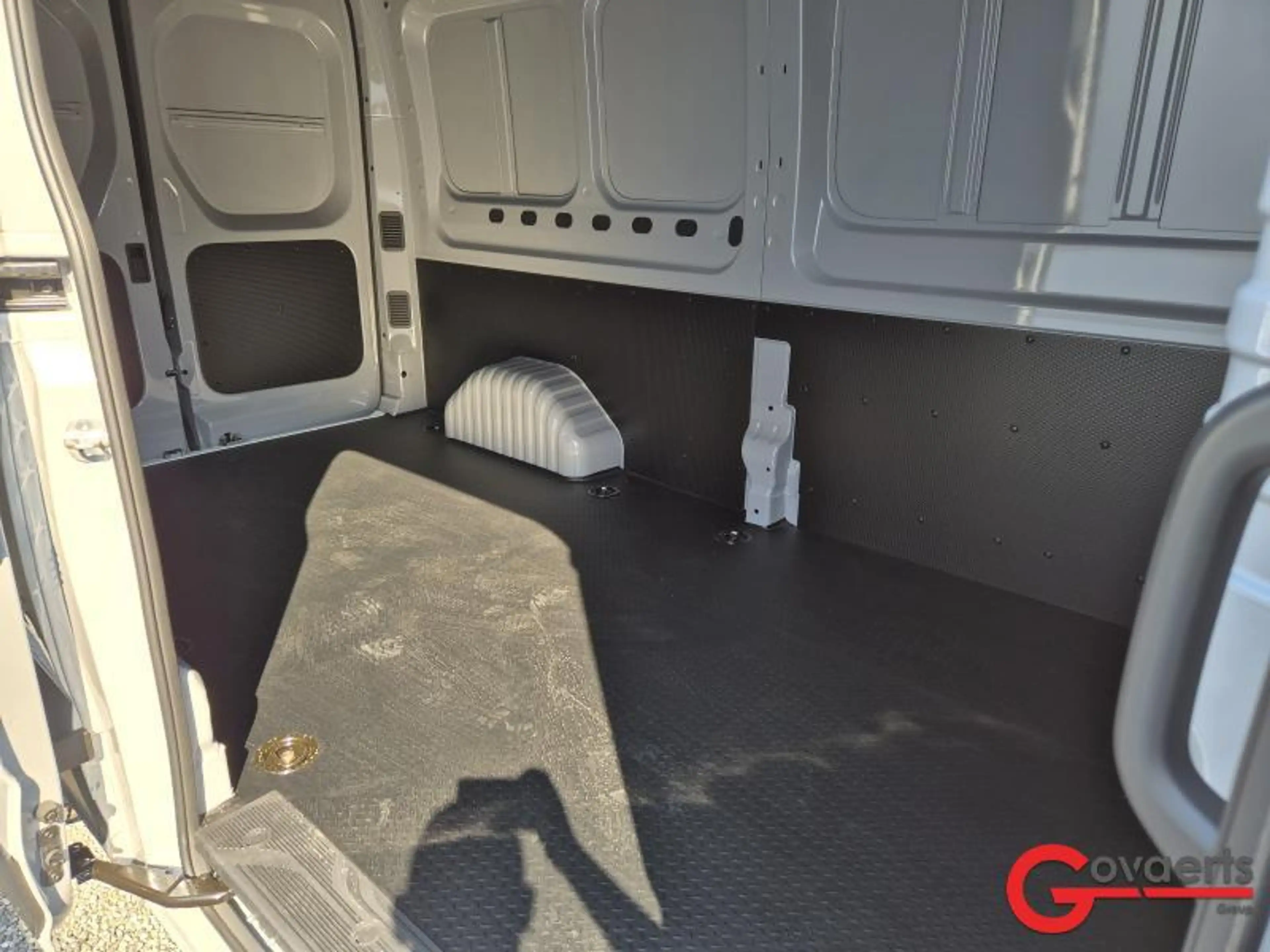 Maxus Deliver 9 2.0 HDi L3H2 Luxury 147PK Man 6 — photo 11