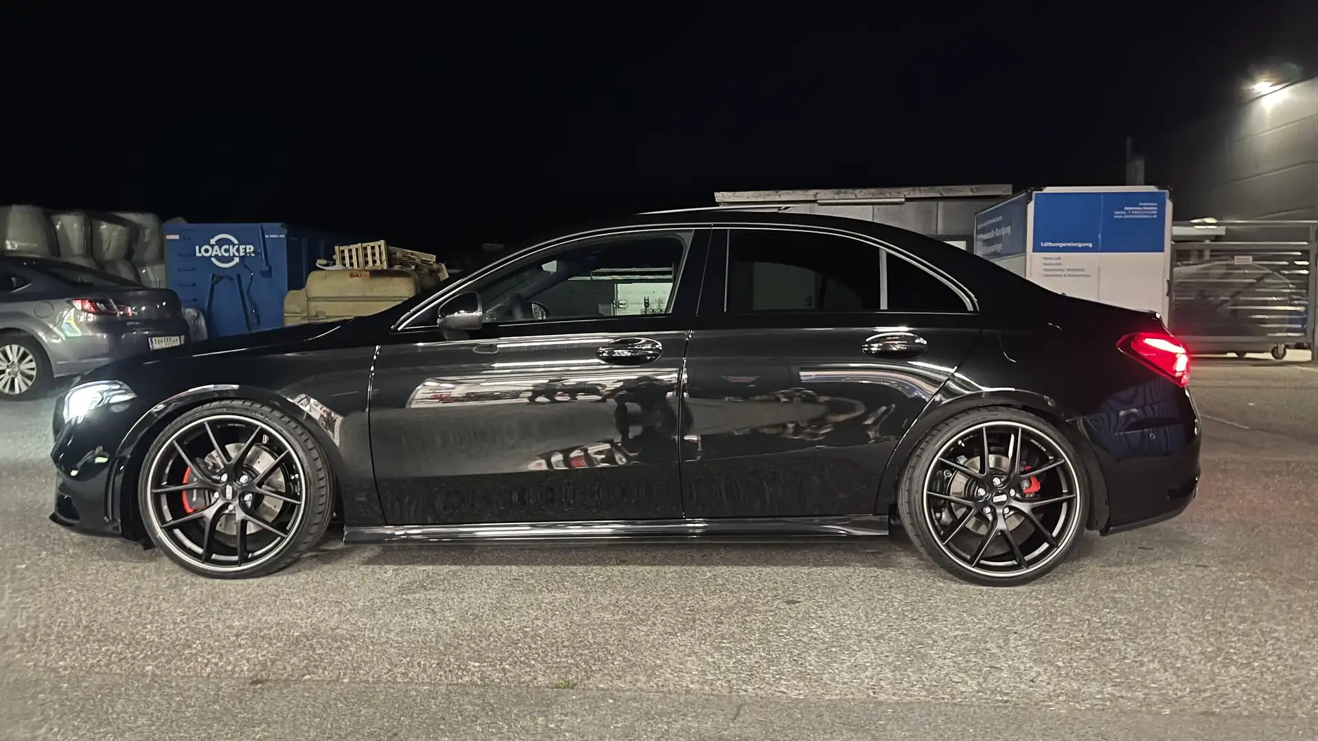 Mercedes-Benz A 220 d Limousine Aut. AMG Line Schwarz - 1
