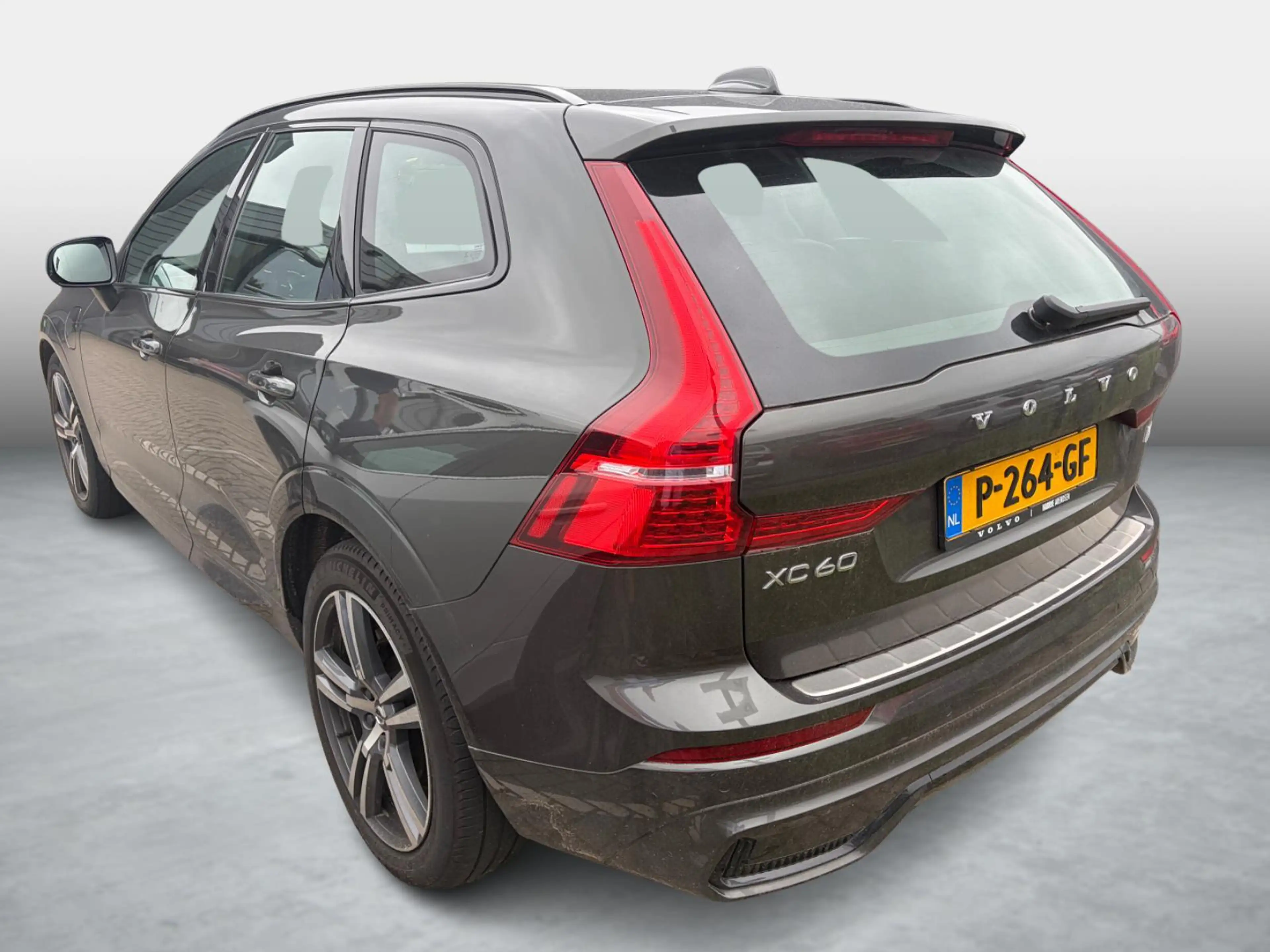 Volvo XC60 2.0 T8 Plug-in Hybrid AWD R-Design | PHEV Long Ran — photo 3