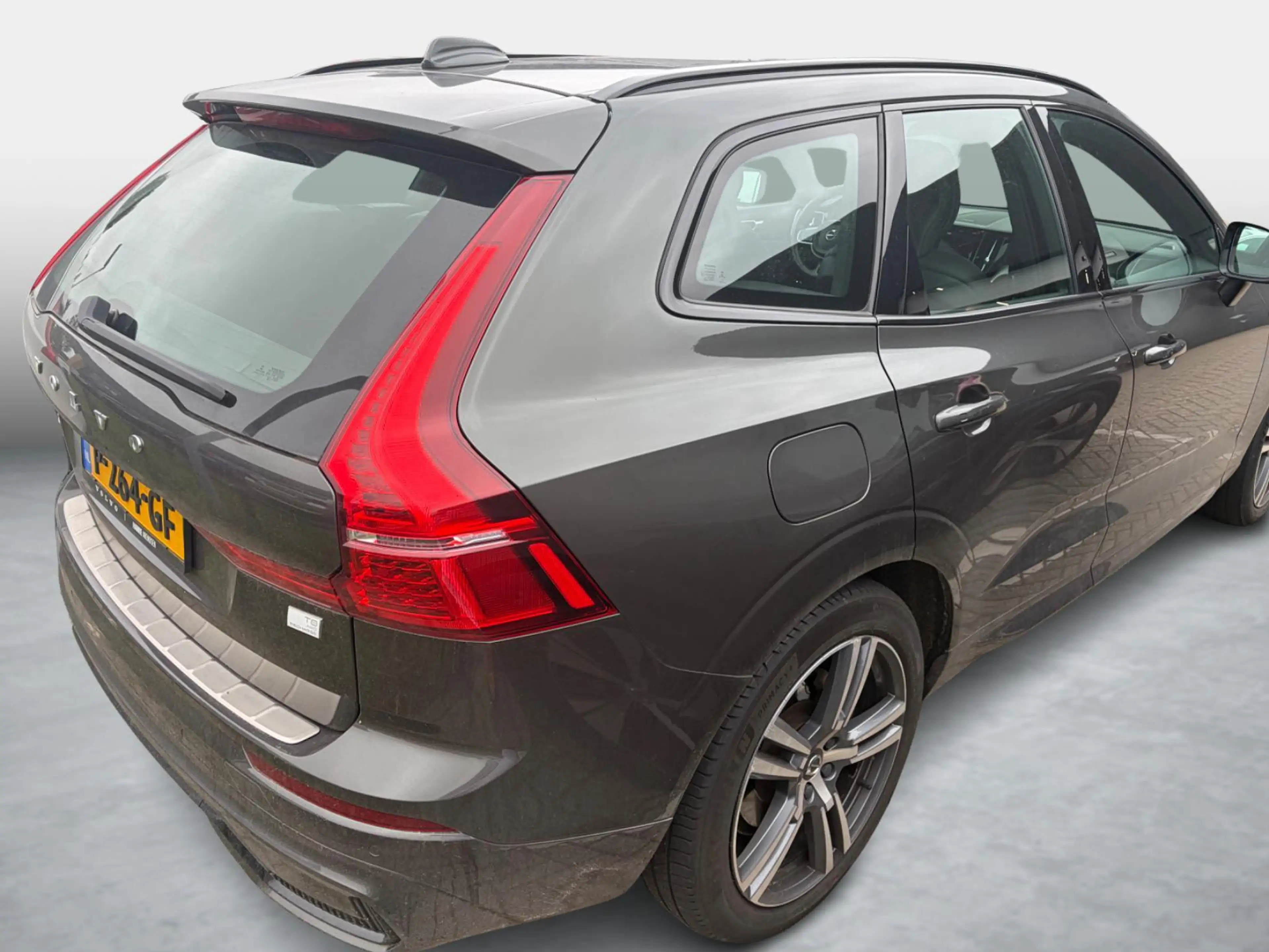 Volvo XC60 2.0 T8 Plug-in Hybrid AWD R-Design | PHEV Long Ran — photo 2