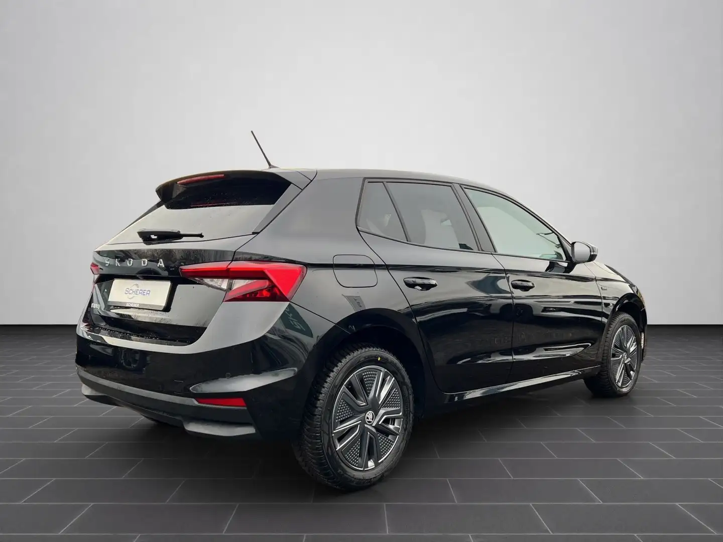 Skoda Fabia Selection Tour 1.0 TSI NAVI PDC SHZ LED GJ Schwarz - 2