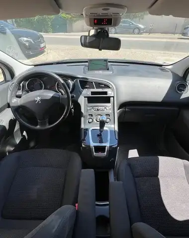 Peugeot 5008 view 4