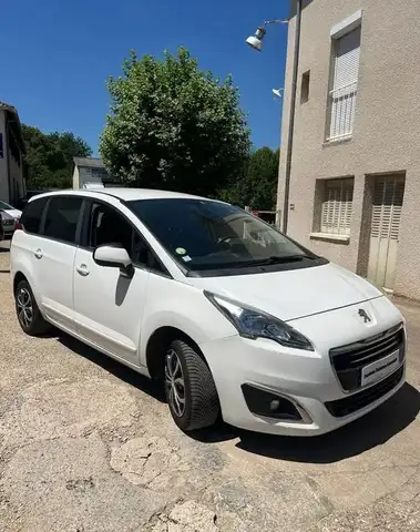 Peugeot 5008 view 2