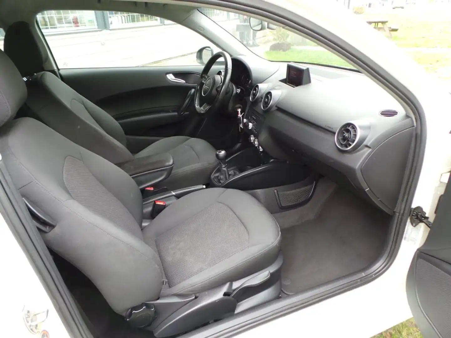 Audi A1 1.2 TFSI Ambition Pro Line ( INRUIL MOGELIJK ) Wit - 2
