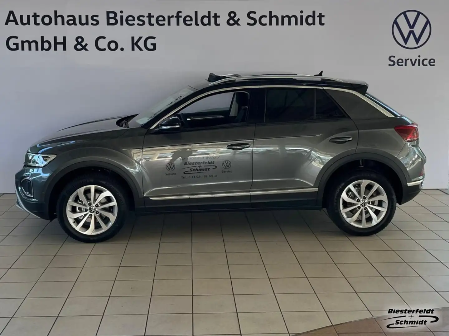 Volkswagen T-Roc Style 1.5TSI DSG LED AHK Pano ACC RFK APP Klima Grau - 1