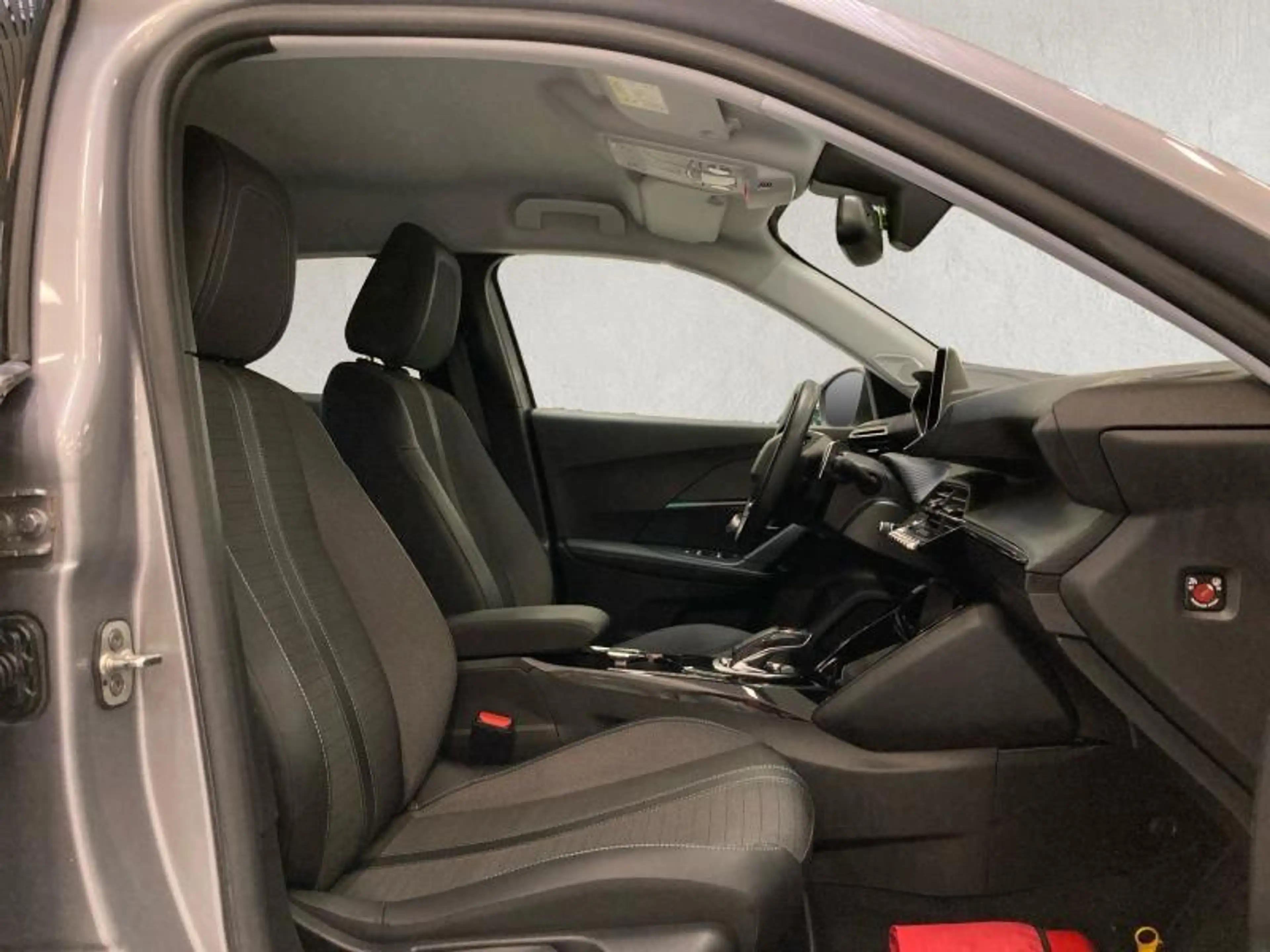 Peugeot 2008 II Allure * SIEGES CHAUFFANT AV /CAM/CLIM* — photo 12