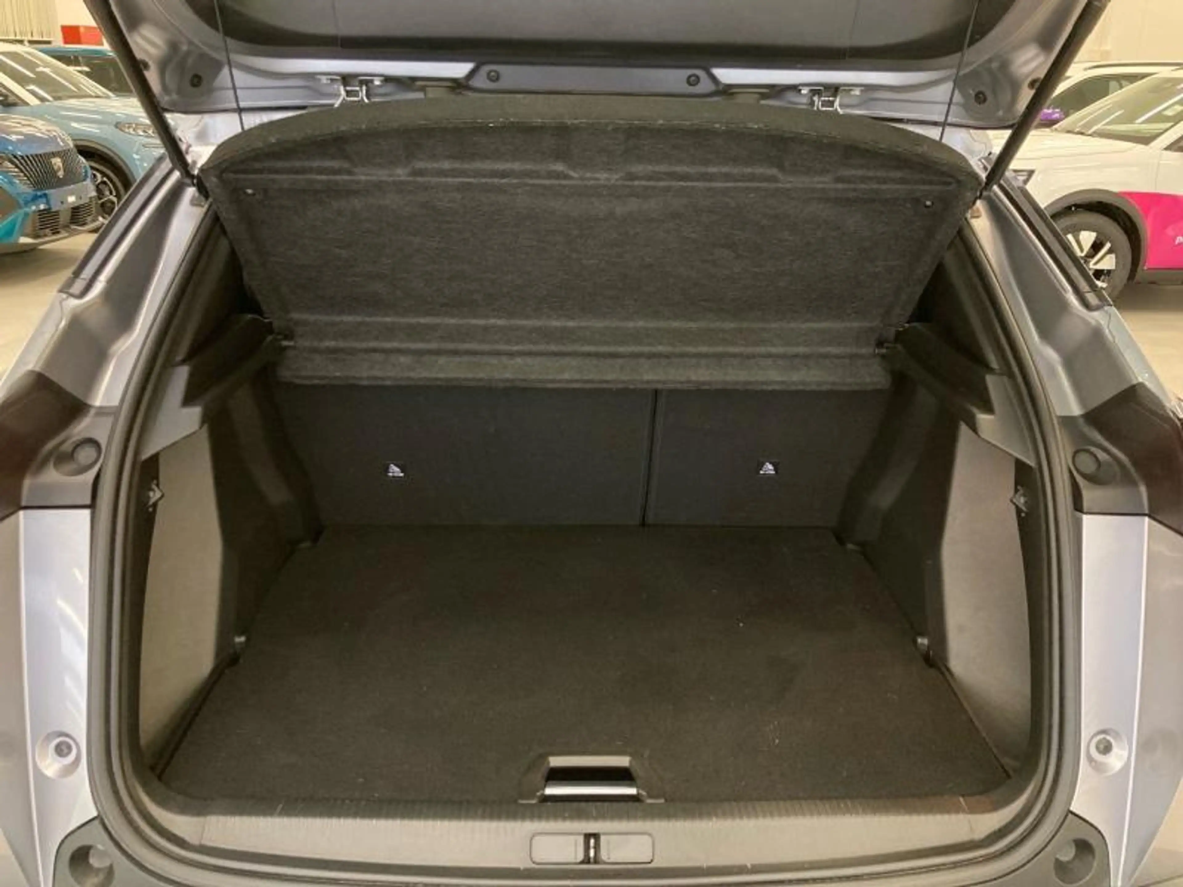 Peugeot 2008 II Allure * SIEGES CHAUFFANT AV /CAM/CLIM* — photo 10