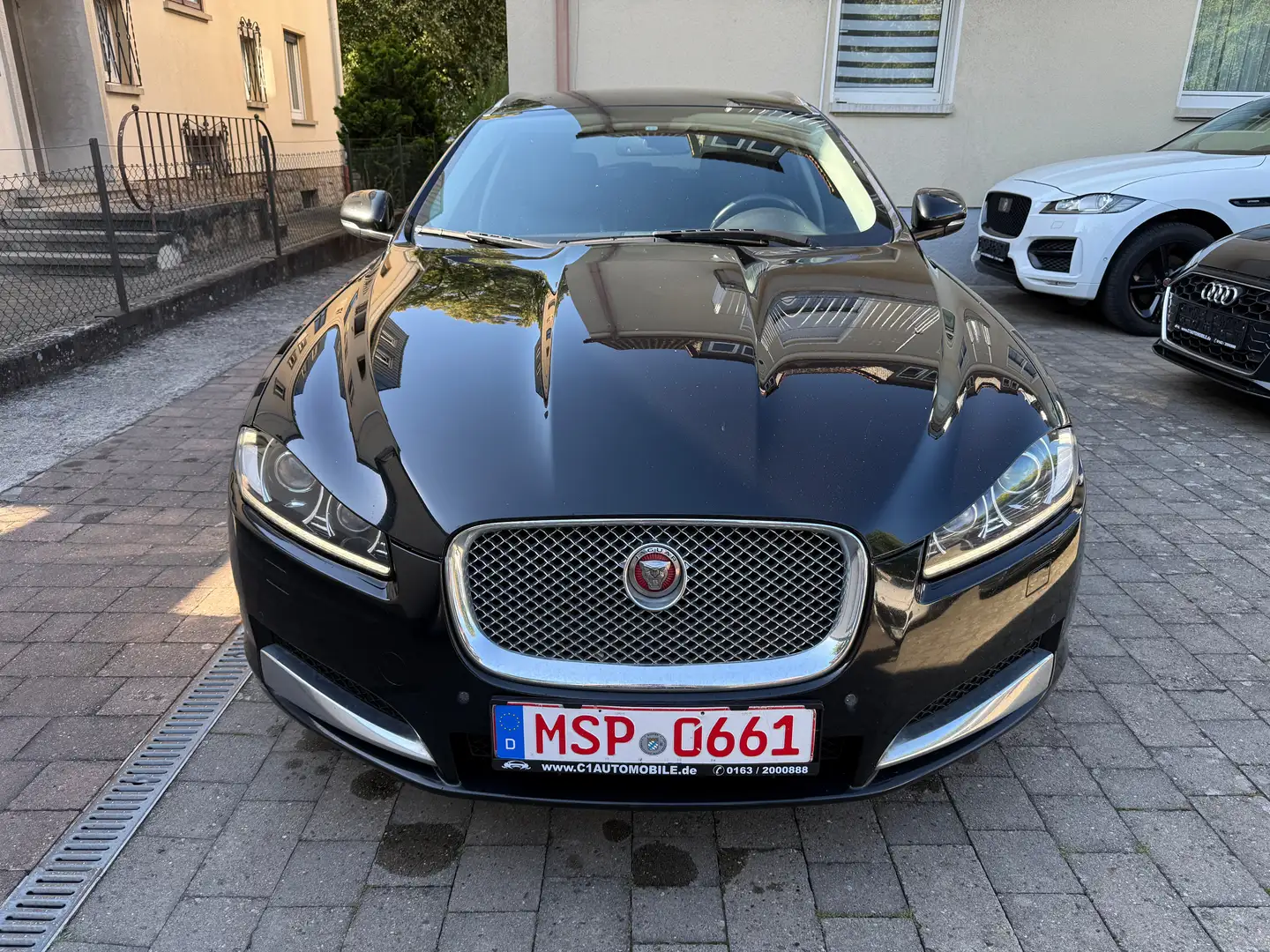 Jaguar XF Sportbrake 2.2 Automatik Kamera/Leder/Navi/2. Schwarz - 1