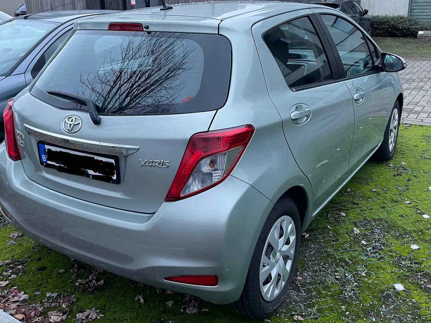 Toyota Yaris 1.33i+VVT-i+Comfort Grijs - 2