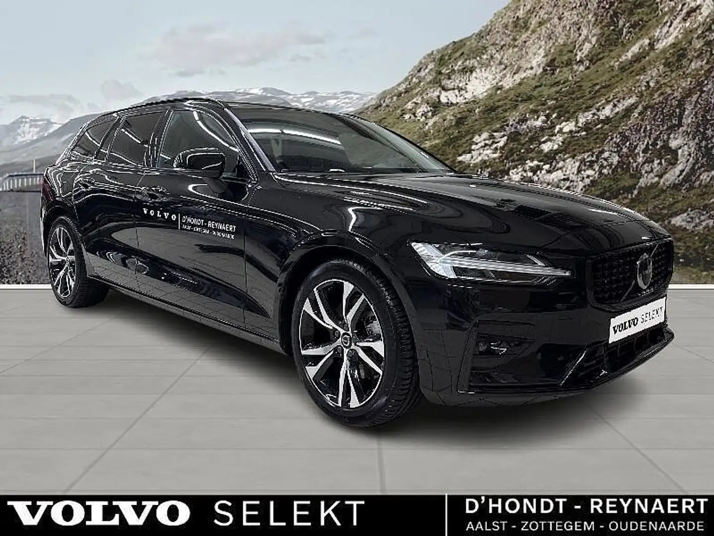 Volvo V60 Plus, B3 Mild hybrid, Benzine, Dark Zwart - 2