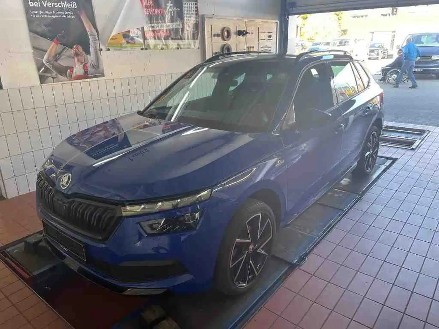 Skoda Kamiq 1.0 TSI Monte Carlo *LED*NAVI*PANO* Blau - 2