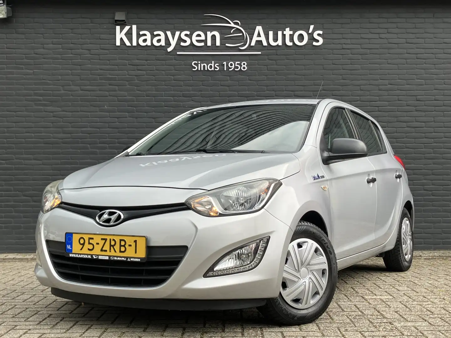 Hyundai i20 1.2i Business Edition | airco | USB/AUX | radio cd Grijs - 1