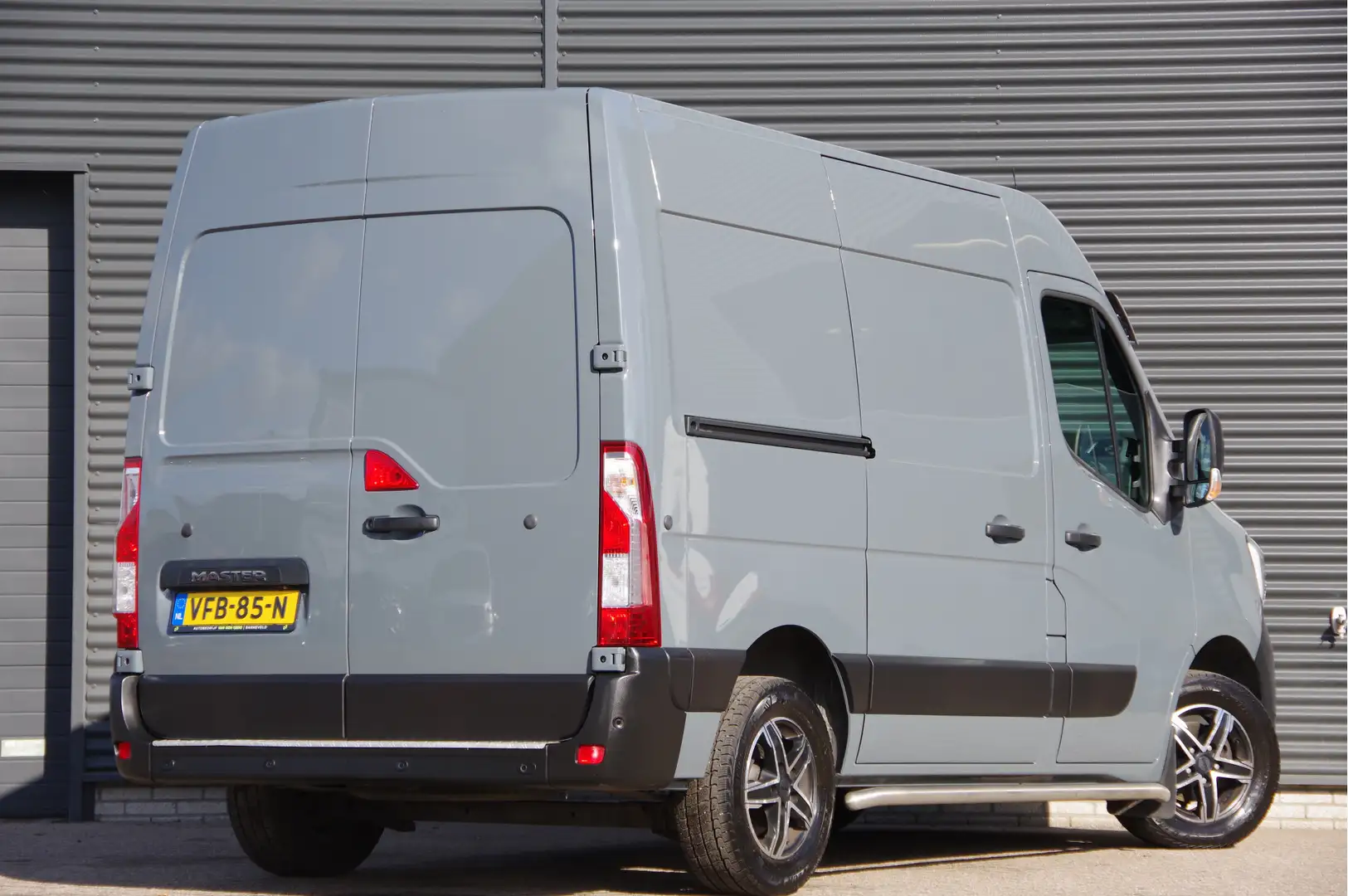 Renault Master T35 2.3 dCi L1H2 135PK, CAMERA, CRUISE, ZONNEKLEP Grijs - 2