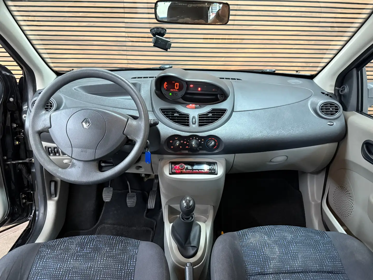 Renault Twingo 1.2 Authentique | Airco | Centrale deurverdeling | Zwart - 2