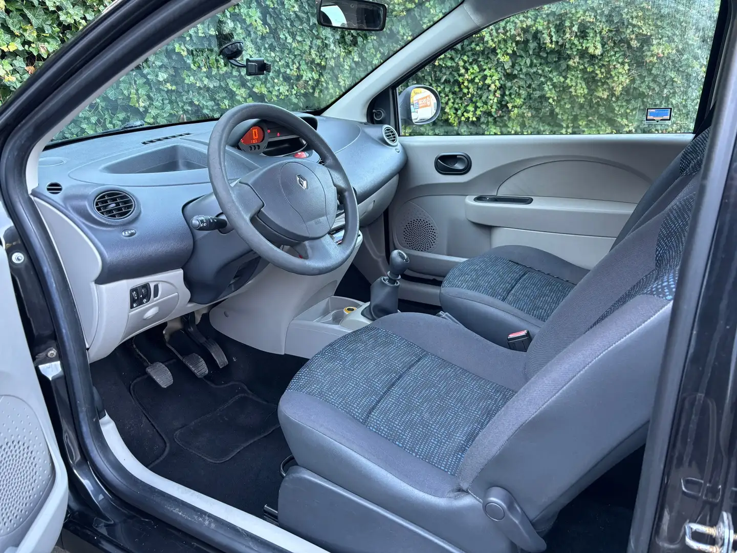 Renault Twingo 1.2 Authentique | Airco | Centrale deurverdeling | Zwart - 2