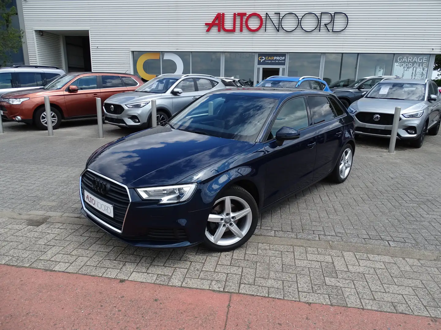 Audi A3 A3 1.5 TFSI Sportback S tronic Sport Blauw - 1